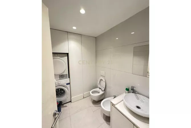 MYSLYM SHYRI, AMBIENT KOMERCIAL PER QIRA