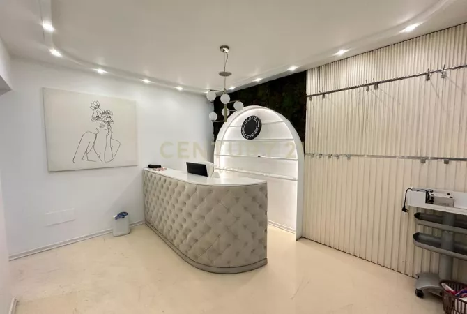 MYSLYM SHYRI, AMBIENT KOMERCIAL PER QIRA