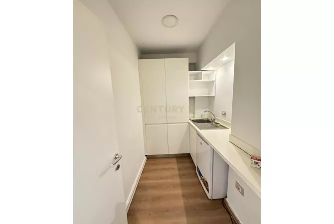 MYSLYM SHYRI, AMBIENT KOMERCIAL PER QIRA