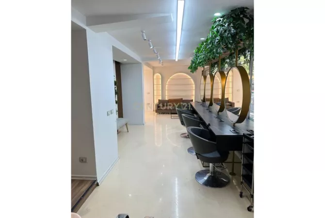 MYSLYM SHYRI, AMBIENT KOMERCIAL PER QIRA