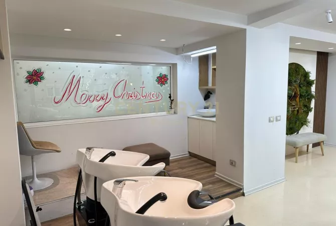 MYSLYM SHYRI, AMBIENT KOMERCIAL PER QIRA