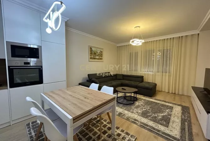 Apartament 2+1+3 +Post Parkimi per qira, Pazari i Ri!