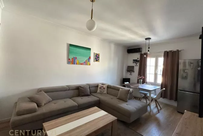 Shtepi ne shitje Apartament ne Tirane, 1+1, Mobilimi E mobiluar, Pagesa 165,000  Euro.