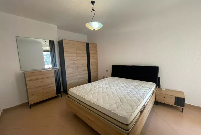 Shtepi me qera Apartament ne Tirane, 2+1, Mobilimi E mobiluar, Pagesa 700  Euro.