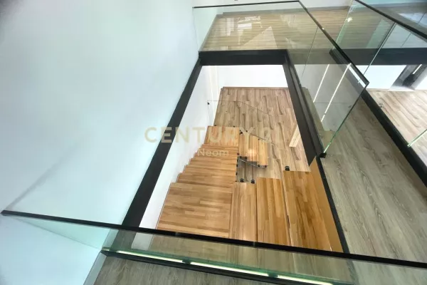 Jepet per Qira Ambient 190 m2 tek Liqeni i Thate 