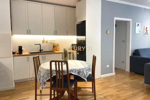 Shtepi me qera Apartament ne Tirane, 2+1, Mobilimi E mobiluar, Pagesa 750  Euro.