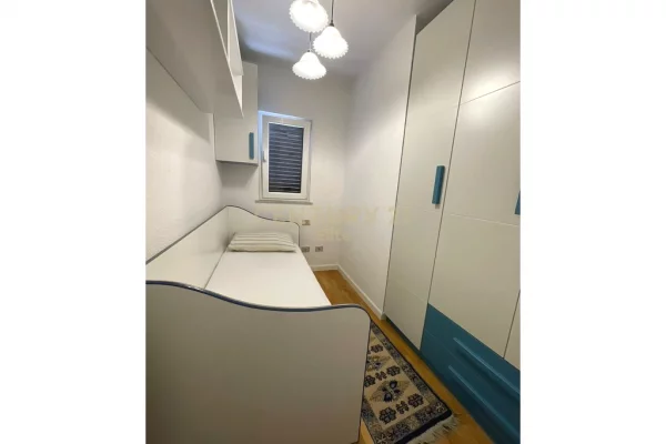 Shtepi me qera Apartament ne Tirane, 2+1, Mobilimi E mobiluar, Pagesa 750  Euro.