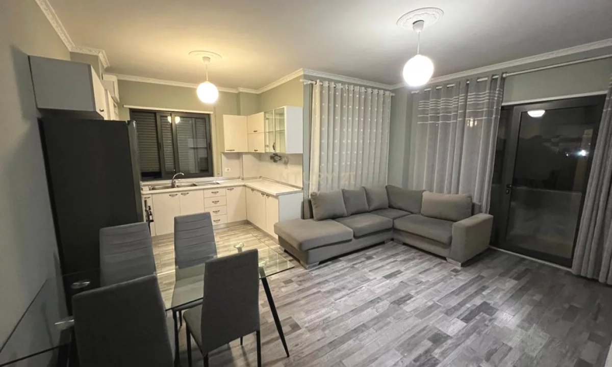 Shtepi me qera Apartament ne Tirane, 2+1, Mobilimi E mobiluar, Pagesa 55,000  Leke.