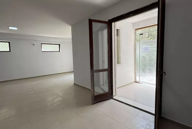 Business Property in Sale 1+1 in Tirana - 115,000 Euro