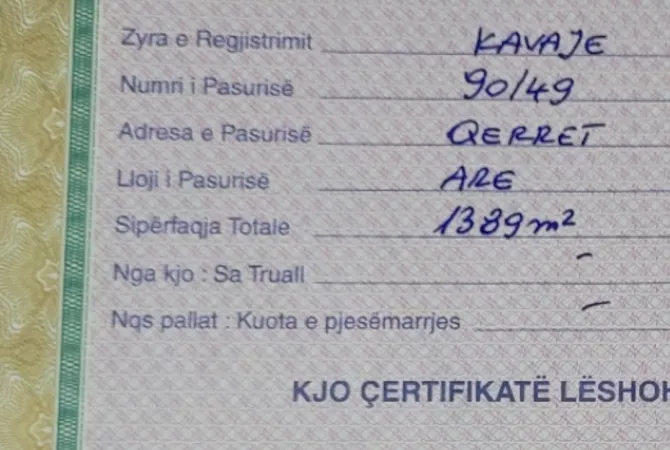 Truall ose Toke ne Durres - 27,000,000 Leke