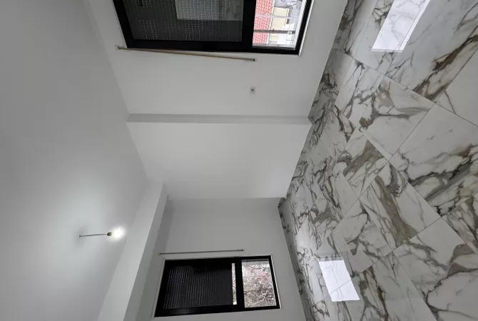 Business Property for Rent 3+1 in Tirana - 58,000 Leke