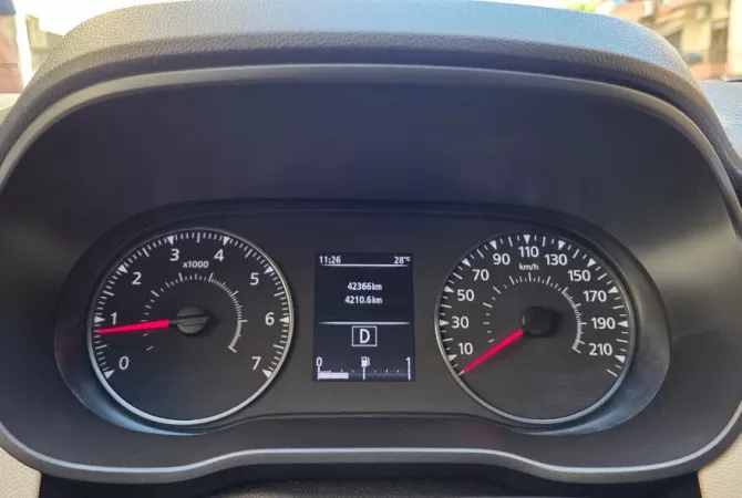 Auto in Vendita a Tirana, Renault, 2020 gasoline-gas,Kambio Automatik Pagamento 14,000  Euro.