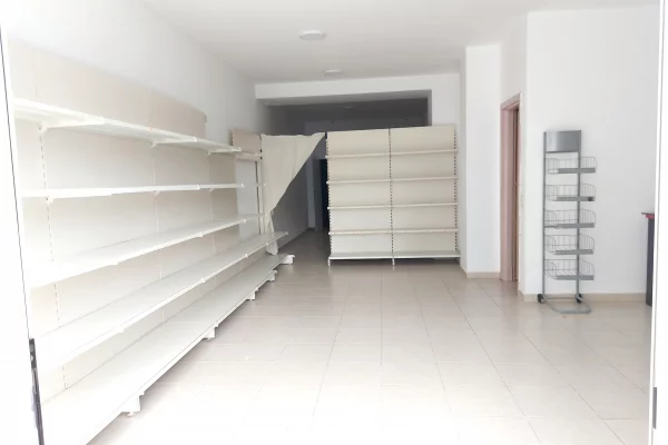 Ambjent biznesi me qera 65 m2