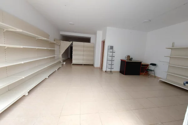 Ambjent biznesi me qera 65 m2