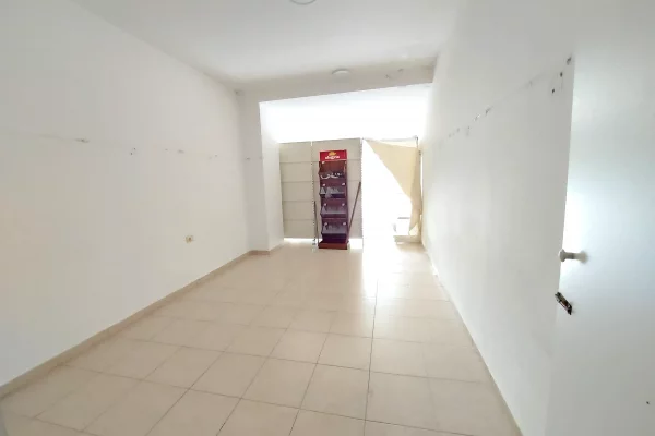 Business Property for Rent 1+1 in Tirana - 40,000 Leke