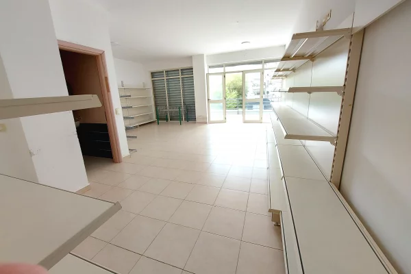 Business Property for Rent 1+1 in Tirana - 40,000 Leke