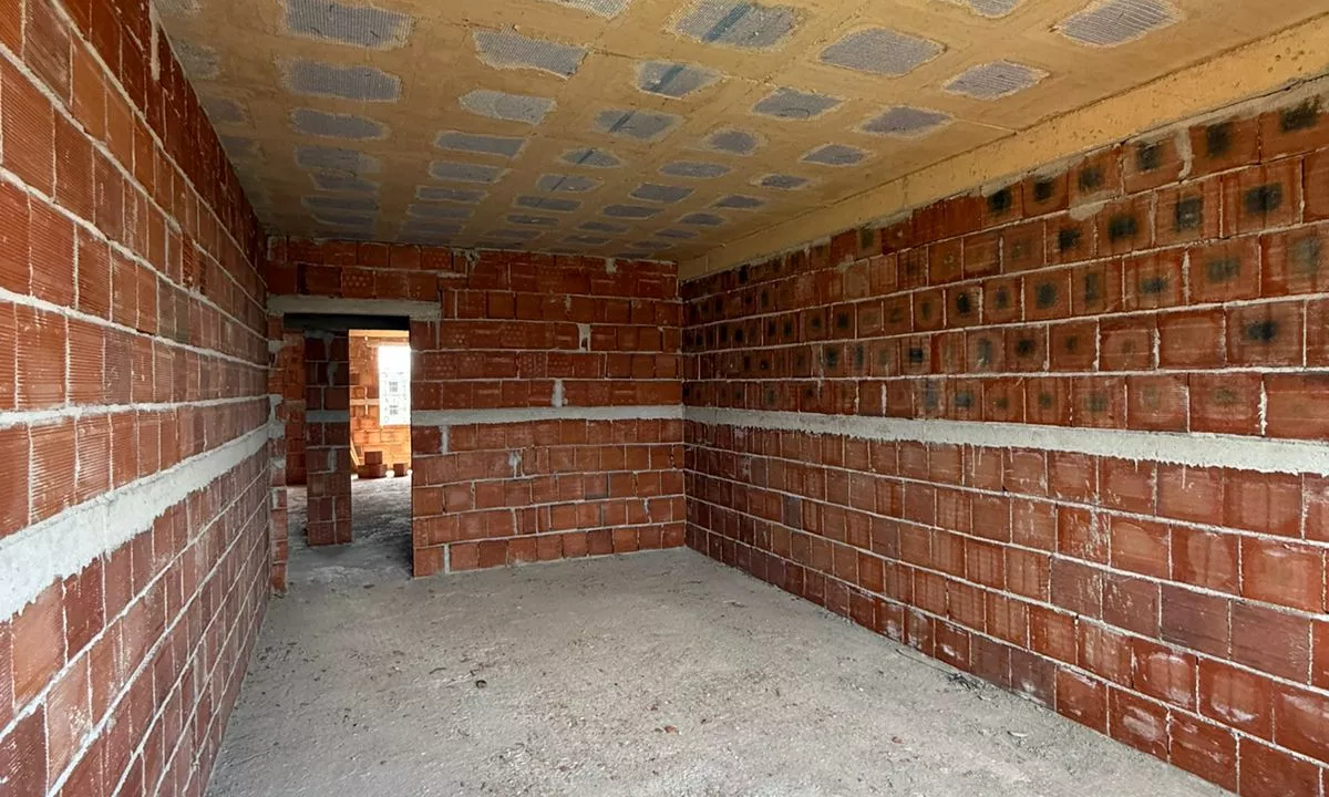 Shtepi ne shitje Apartament ne Tirane, 2+1, Mobilimi Bosh, pa mobiluar, Pagesa 102,120  Euro.