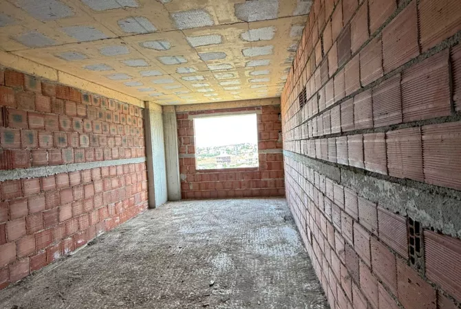 Shtepi ne shitje Apartament ne Tirane, 2+1, Mobilimi Bosh, pa mobiluar, Pagesa 102,120  Euro.