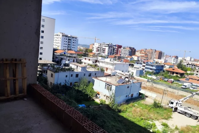 Shtepi ne shitje Apartament ne Tirane, 2+1, Mobilimi Bosh, pa mobiluar, Pagesa 75,000  Euro.