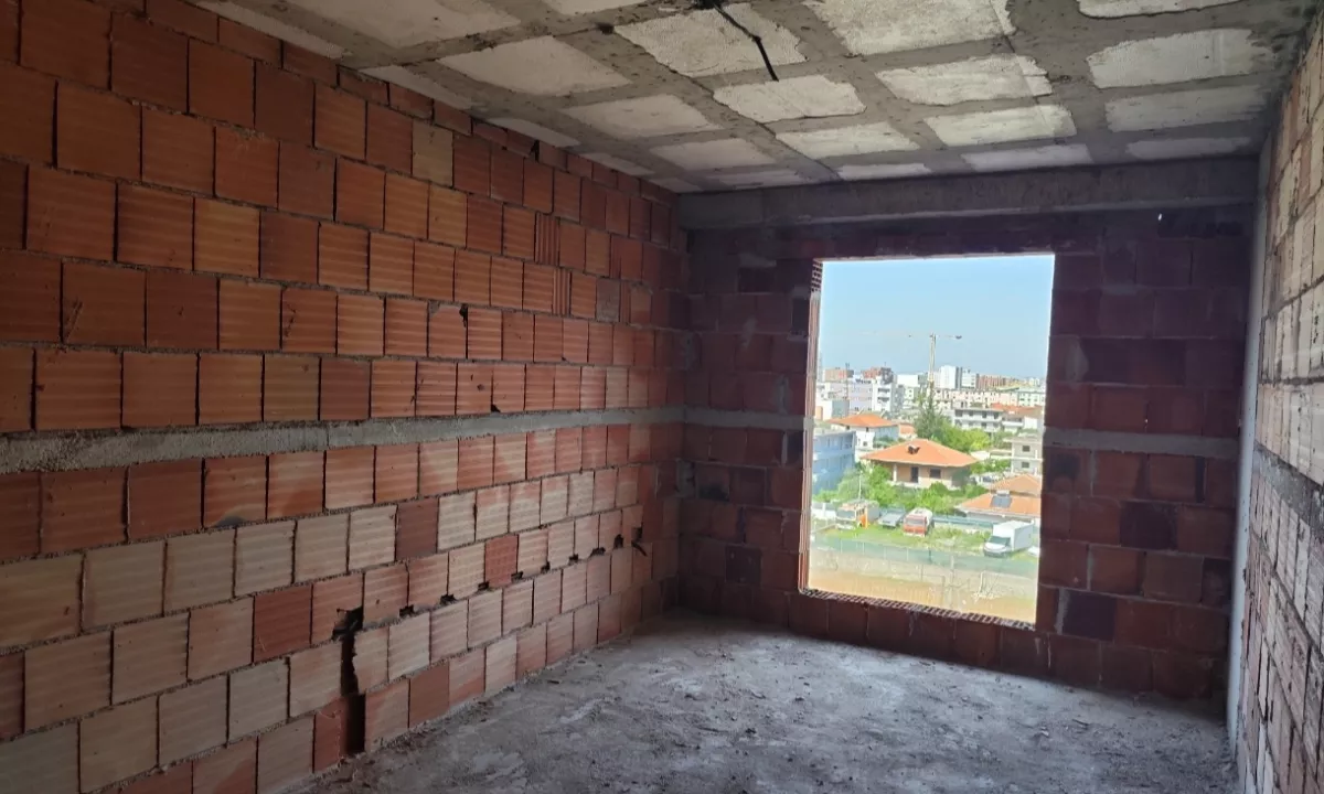 Shtepi ne shitje Apartament ne Tirane, 2+1, Mobilimi Bosh, pa mobiluar, Pagesa 75,000  Euro.