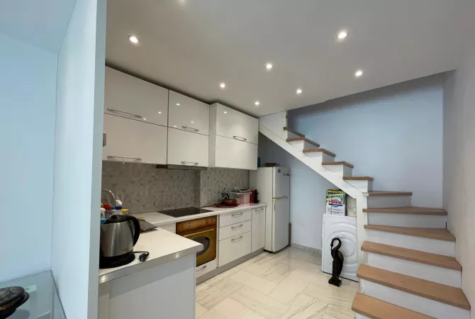 Shtepi ne shitje Shtepi Private ne Tirane, 2+1, Mobilimi E mobiluar, Pagesa 9,900,000  Leke.