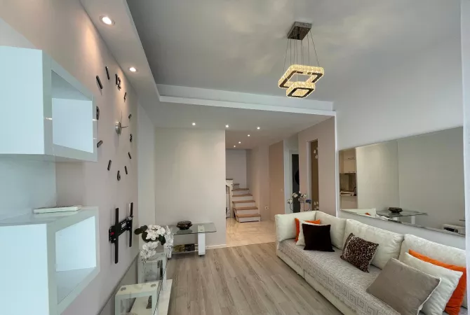 Shtepi ne shitje Shtepi Private ne Tirane, 2+1, Mobilimi E mobiluar, Pagesa 9,900,000  Leke.