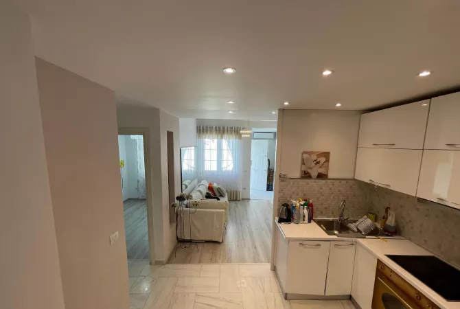 Shtepi ne shitje Shtepi Private ne Tirane, 2+1, Mobilimi E mobiluar, Pagesa 9,900,000  Leke.