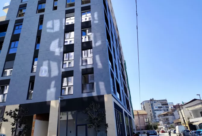 Shtepi ne shitje Apartament ne Tirane, 1+1, Mobilimi Bosh, pa mobiluar, Pagesa 130,000  Euro.