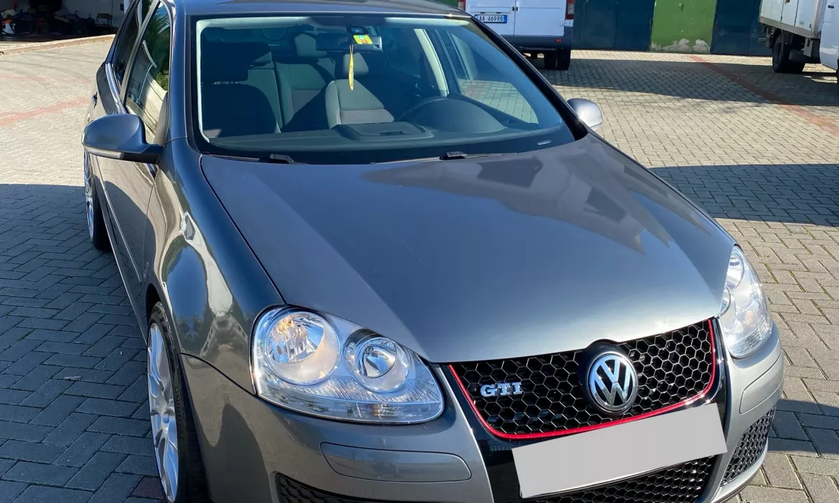 Auto in Vendita a Berat, Volkswagen, 2006 gasoline-gas,Kambio Manual Pagamento 3,800  Euro.
