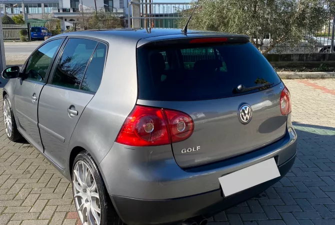 Auto in Vendita a Berat, Volkswagen, 2006 gasoline-gas,Kambio Manual Pagamento 3,800  Euro.