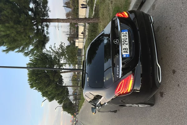 Auto in Vendita a Tirana, Mercedes-Benz, 2017 Diesel,Kambio Automatik Pagamento 14,000  Euro.