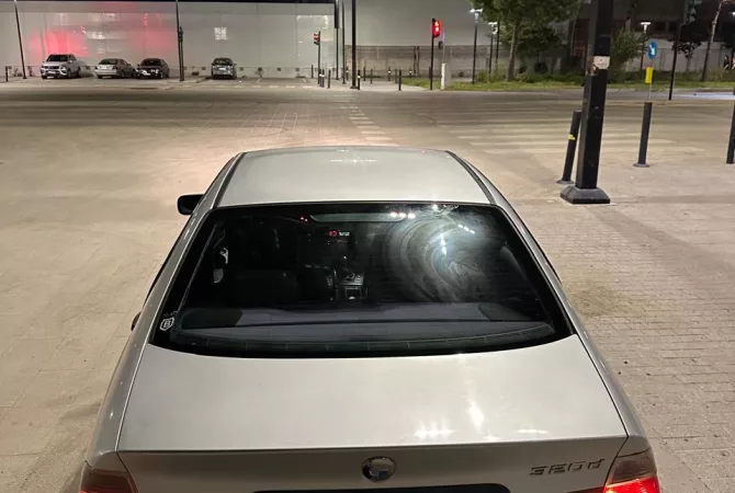 Auto in Vendita a Tirana, BMW, 2000 Diesel,Kambio Manual Pagamento 2,000  Euro.