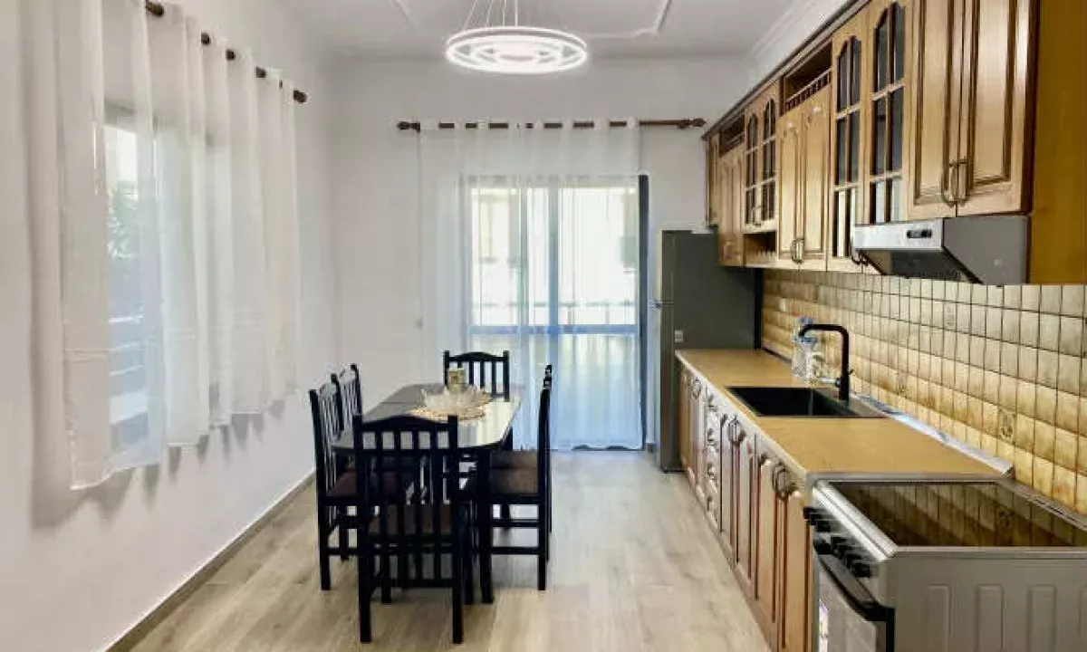 Shtepi me qera Apartament ne Tirane, 2+1, Mobilimi E mobiluar, Pagesa 45,000  Leke.