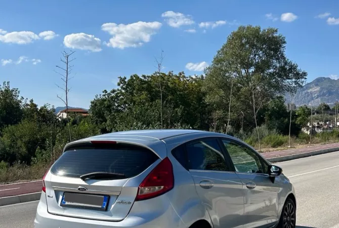 Auto in Vendita a Elbasan, Ford, 2010 Diesel,Kambio Manual Pagamento 3,599  Euro.