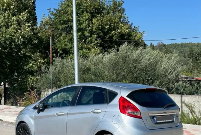 Auto in Vendita a Elbasan, Ford, 2010 Diesel,Kambio Manual Pagamento 3,599  Euro.