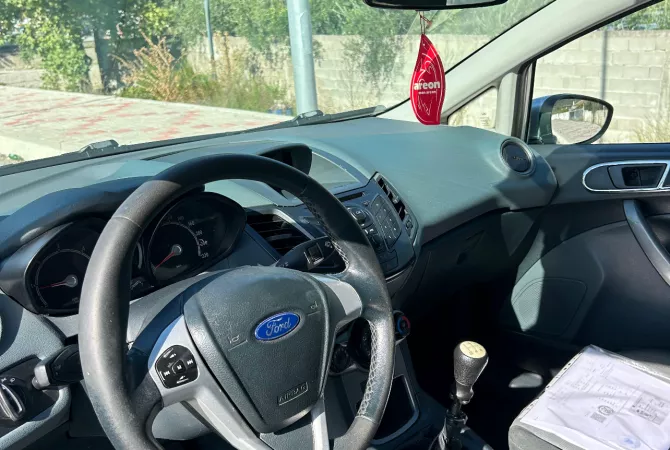 Auto in Vendita a Elbasan, Ford, 2010 Diesel,Kambio Manual Pagamento 3,599  Euro.