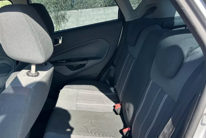 Auto in Vendita a Elbasan, Ford, 2010 Diesel,Kambio Manual Pagamento 3,599  Euro.