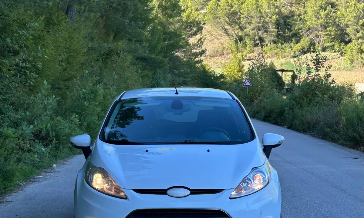 Auto in Vendita a Elbasan, Ford, 2010 gasoline-gas,Kambio Manual Pagamento 3,599  Euro.