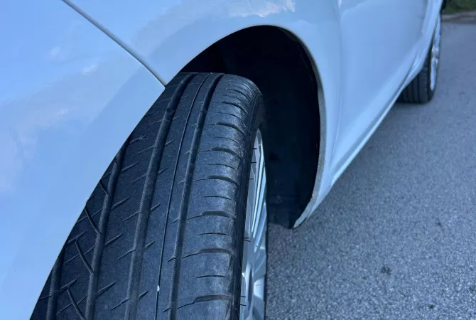 Auto in Vendita a Elbasan, Ford, 2010 gasoline-gas,Kambio Manual Pagamento 3,599  Euro.