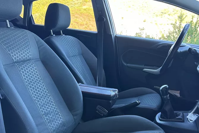 Auto in Vendita a Elbasan, Ford, 2010 gasoline-gas,Kambio Manual Pagamento 3,599  Euro.