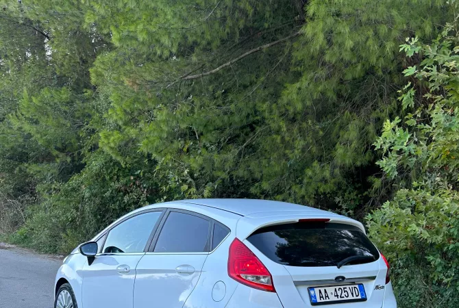 Auto in Vendita a Elbasan, Ford, 2010 gasoline-gas,Kambio Manual Pagamento 3,599  Euro.