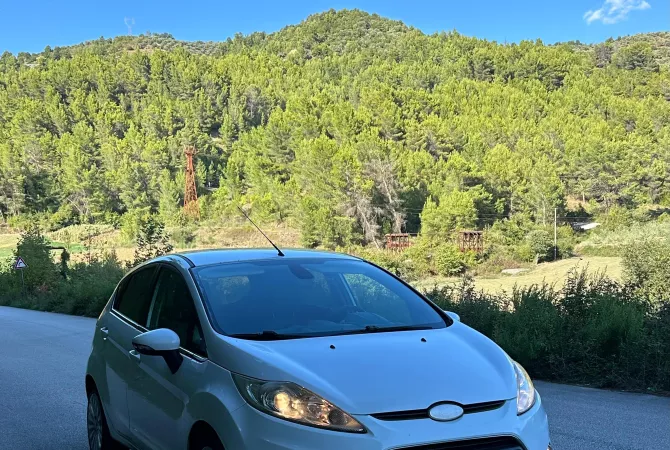 Auto in Vendita a Elbasan, Ford, 2010 gasoline-gas,Kambio Manual Pagamento 3,599  Euro.