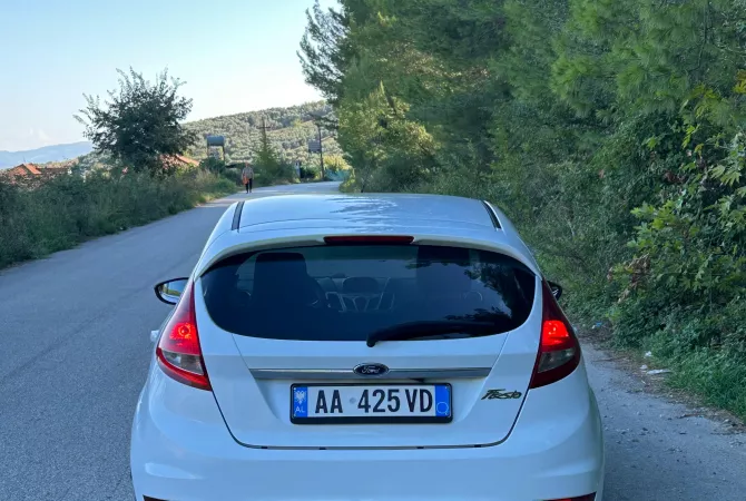 Auto in Vendita a Elbasan, Ford, 2010 gasoline-gas,Kambio Manual Pagamento 3,599  Euro.