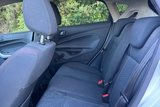 Auto in Vendita a Elbasan, Ford, 2010 gasoline-gas,Kambio Manual Pagamento 3,599  Euro.