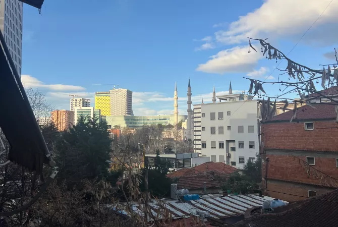 Jepet Apartament 1+1 me qera ne zemer te qytetit