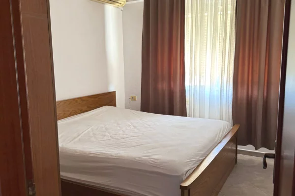 Shtepi me qera Apartament ne Tirane, 2+1, Mobilimi E mobiluar, Pagesa 55,000  Leke.