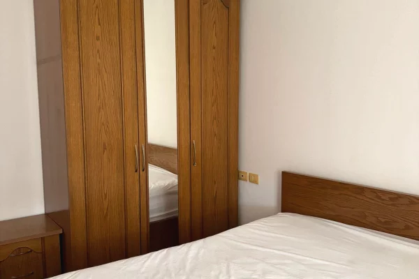 Shtepi me qera Apartament ne Tirane, 2+1, Mobilimi E mobiluar, Pagesa 55,000  Leke.