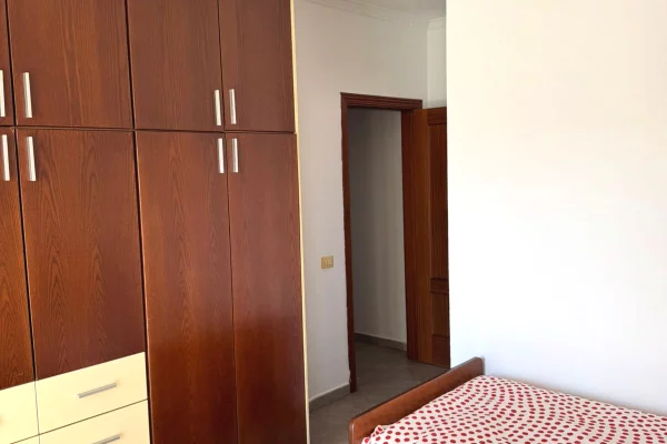 Shtepi me qera Apartament ne Tirane, 2+1, Mobilimi E mobiluar, Pagesa 55,000  Leke.