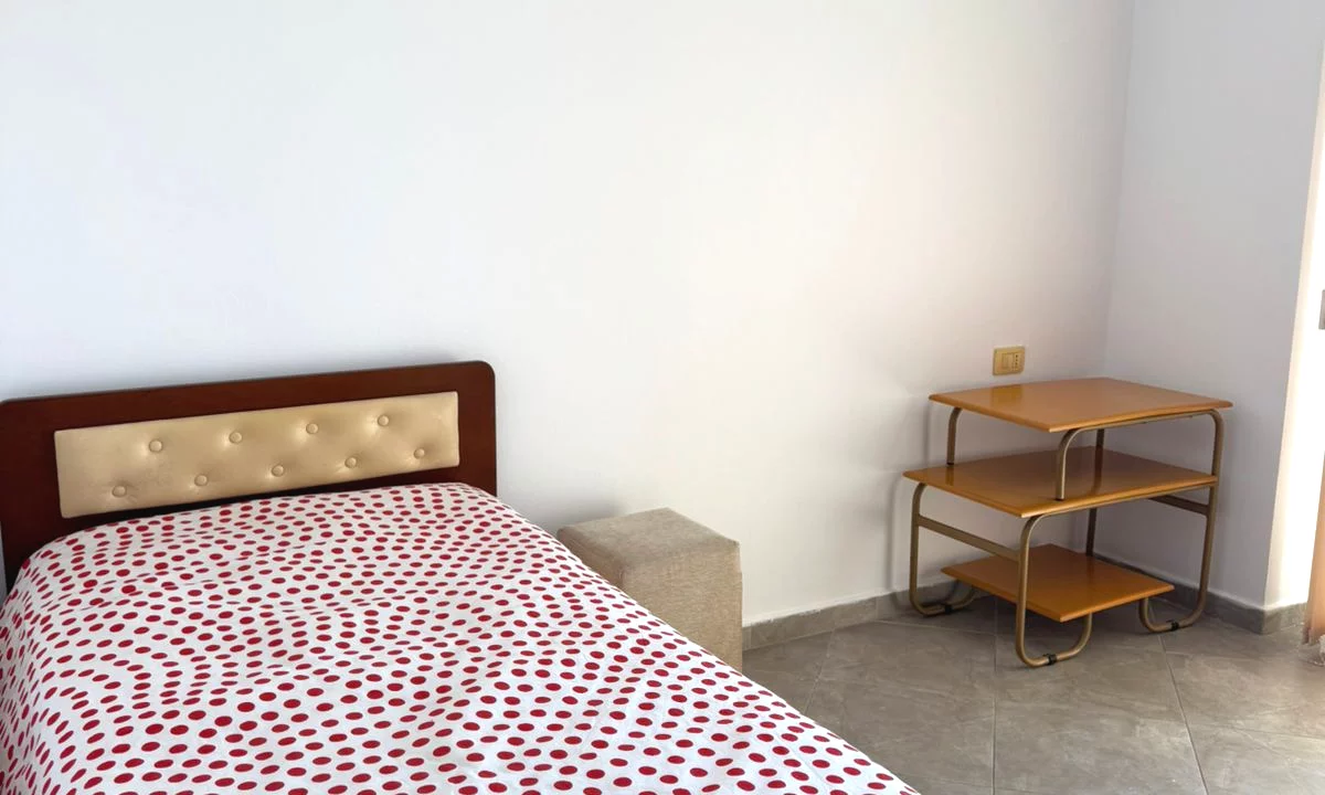 Shtepi me qera Apartament ne Tirane, 2+1, Mobilimi E mobiluar, Pagesa 55,000  Leke.