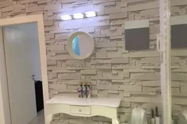 Shtepi me qera Apartament ne Tirane, 1+1, Mobilimi E mobiluar, Pagesa 500  Euro.